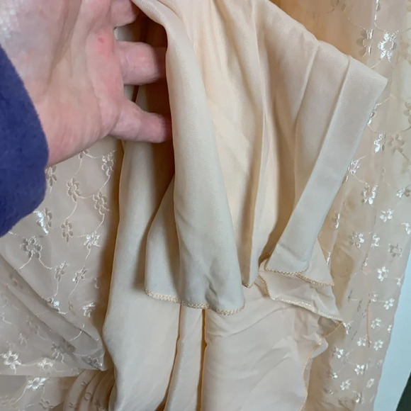 Vintage Pale Peach Lined Nightgown w Cap Sleeves and Lace - Picture 9 of 12